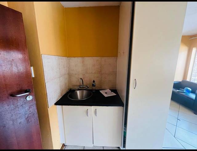 2 BEDROOM APARTMENT FOR SALE IN BRAAMFONTEIN